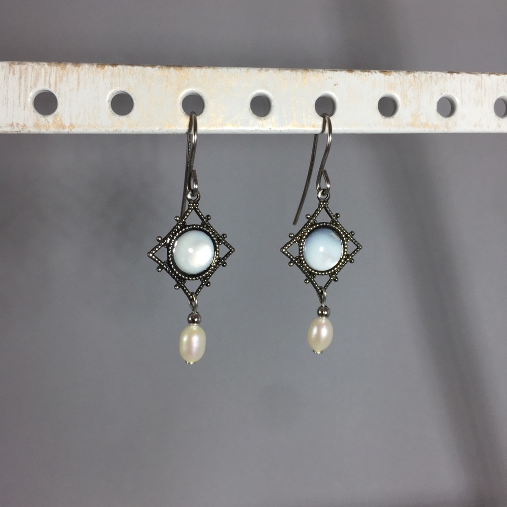 Mother of Pearl Rice Pearl Earrings